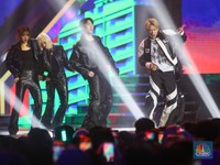 Daebak! Minho SHINee 'Guncang' Puncak Perayaan HUT Ke-23 Transmedia