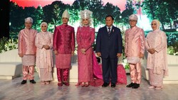 Resepsi Nikah Zumi Zola-Putri Zulkifli Hasan Ramai Dihadiri Artis hingga Tokoh Nasional