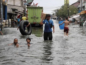 Waspada Potensi Banjir Rob di 12 Wilayah Jakarta hingga Mei 2025