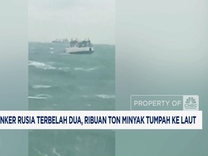 Video: Kapal Tanker Rusia Terbelah Hingga Avanza dan Brio Tersingkir