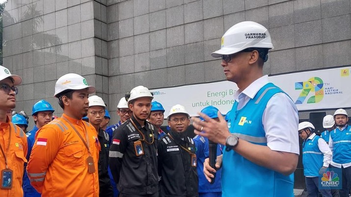 Dirut PLN Darmawan Prasodjo adakan Apel Siaga keandalan listrik Natal dan Tahun Baru. (CNBC Indonesia/Verda Nano Setiawan)