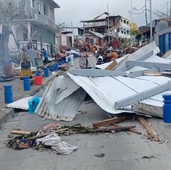 Badai Terkuat Satu Abad Hantam Mayotte Prancis, Ribuan Orang Tewas