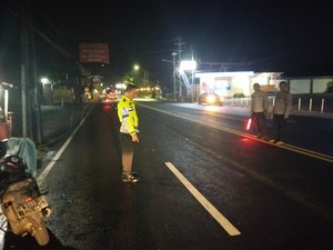 Motor Bonceng 3 Tabrak Mobil Parkir di Gamping Sleman, 1 Orang Tewas