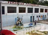 Crazy Rich Buat Kolam Renang Pertama di RI, Orang Miskin 'Haram' Masuk