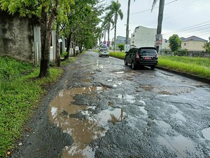 Warga Keluhkan Jalan OPI Jakabaring Rusak Padahal Belum Sebulan Diperbaiki