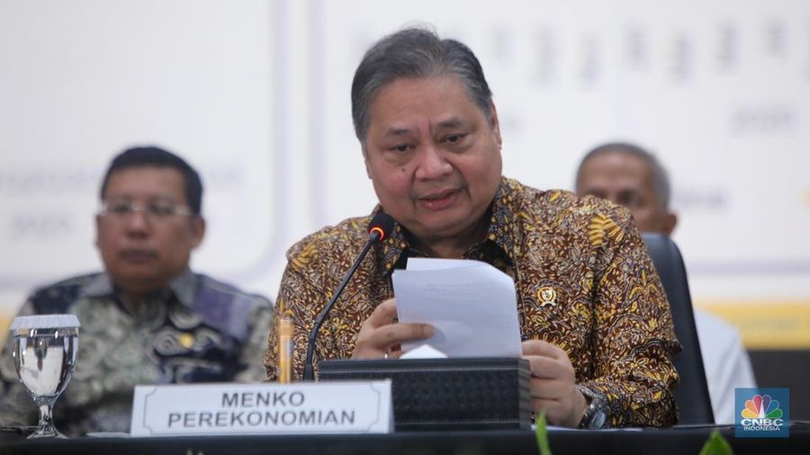 Menko Perekonomian Airlangga Hartarto dalam Konferensi Pers Paket Stimulus Ekonomi untuk Kesejahteraan. (վ/Faisal Rahman))