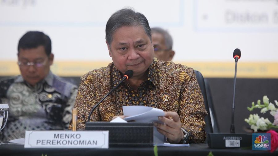 Menko Perekonomian Airlangga Hartarto dalam Konferensi Pers Paket Stimulus Ekonomi untuk Kesejahteraan. (վ/Faisal Rahman))