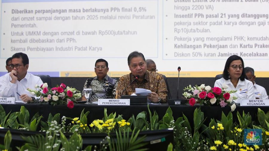 Menko Perekonomian Airlangga Hartarto dalam Konferensi Pers Paket Stimulus Ekonomi untuk Kesejahteraan. (²©²ÊÍøÕ¾/Faisal Rahman))