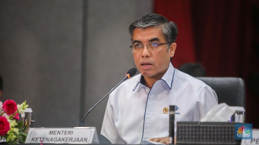 Menteri Ketenagakerjaan, Yassierli saat Konferensi Pers Paket Kebijakan Ekonomi: Akselerasi Pertumbuhan Ekonomi Inklusif & Berkelanjutan di Kantor Menkoperekonomian, Jakarta, Senin (16/12/2024). (CNBC Indonesia/Faisal Rahman)