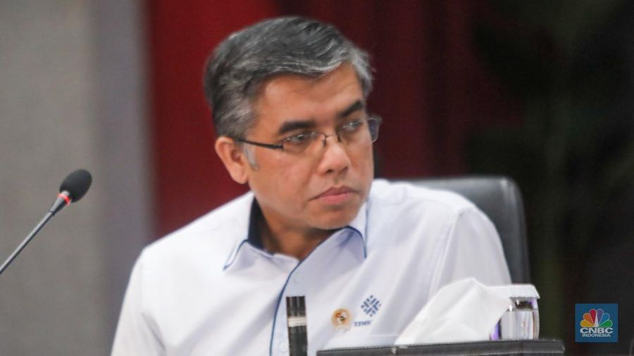 Menteri Ketenagakerjaan, Yassierli saat Konferensi Pers Paket Kebijakan Ekonomi: Akselerasi Pertumbuhan Ekonomi Inklusif & Berkelanjutan di Kantor Menkoperekonomian, Jakarta, Senin (16/12/2024). (CNBC Indonesia/Faisal Rahman)