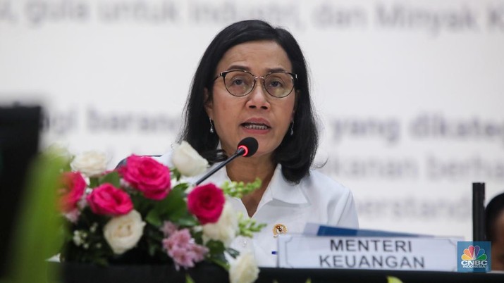 Menteri Keuangan, Sri Mulyani saat Konferensi Pers Paket Kebijakan Ekonomi: Akselerasi Pertumbuhan Ekonomi Inklusif & Berkelanjutan di Kantor Menkoperekonomian, Jakarta, Senin (16/12/2024). (CNBC Indonesia/Faisal Rahman)