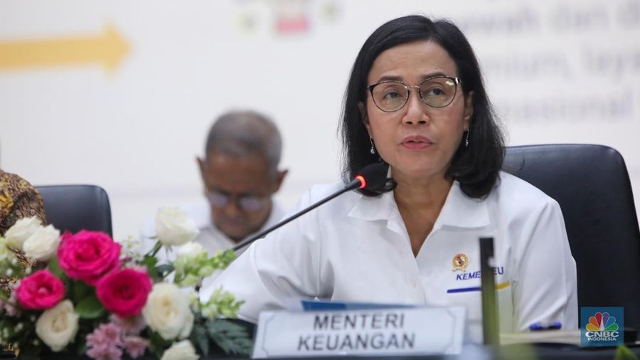 Menteri Keuangan, Sri Mulyani saat Konferensi Pers Paket Kebijakan Ekonomi: Akselerasi Pertumbuhan Ekonomi Inklusif & Berkelanjutan di Kantor Menkoperekonomian, Jakarta, Senin (16/12/2024). (CNBC Indonesia/Faisal Rahman)