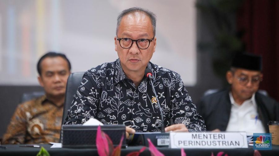 Menteri Perindustrian, Agus Gumiwang saat Konferensi Pers Paket Kebijakan Ekonomi: Akselerasi Pertumbuhan Ekonomi Inklusif & Berkelanjutan di Kantor Menkoperekonomian, Jakarta, Senin (16/12/2024). (վ/Faisal Rahman)