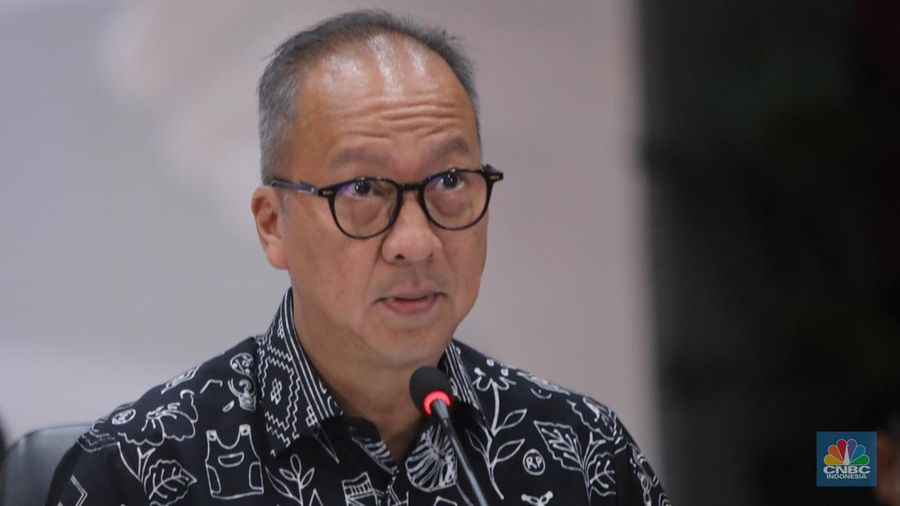 Menteri Perindustrian, Agus Gumiwang saat Konferensi Pers Paket Kebijakan Ekonomi: Akselerasi Pertumbuhan Ekonomi Inklusif & Berkelanjutan di Kantor Menkoperekonomian, Jakarta, Senin (16/12/2024). (վ/Faisal Rahman)