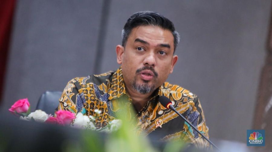 Menteri UMKM, Maman Abdurrahman saat Konferensi Pers Paket Kebijakan Ekonomi: Akselerasi Pertumbuhan Ekonomi Inklusif & Berkelanjutan di Kantor Menkoperekonomian, Jakarta, Senin (16/12/2024). (վ/Faisal Rahman)