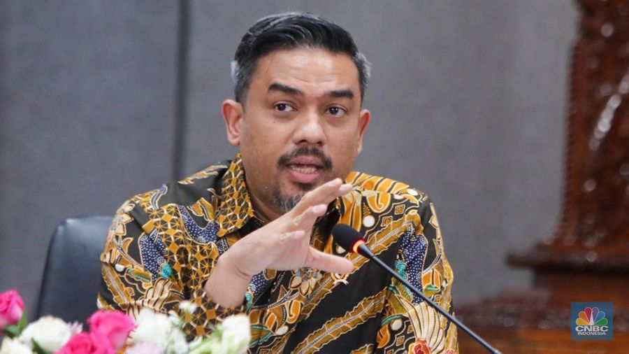 Menteri UMKM, Maman Abdurrahman saat Konferensi Pers Paket Kebijakan Ekonomi: Akselerasi Pertumbuhan Ekonomi Inklusif & Berkelanjutan di Kantor Menkoperekonomian, Jakarta, Senin (16/12/2024). (CNBC Indonesia/Faisal Rahman)