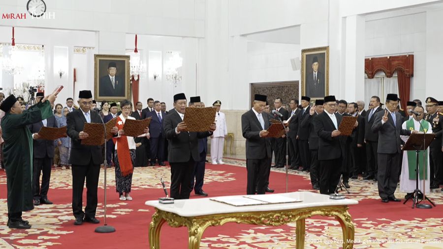 Pengucapan Sumpah/Janji Pimpinan dan Dewan Pengawas KPK, dan Pelantikan Ketua dan Sekretaris Dewan Pertahanan Nasional serta Gubernur Kalimantan Selatan, Istana Negara, 16 Desember 2024. (Tangkapan layar youtube Setpres RI)