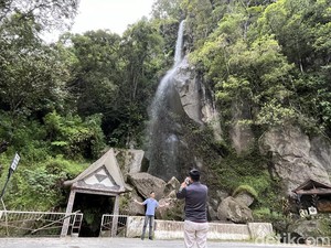 Potret Air Terjun Sampuran Na Pitu, Wisata Keramat dari Samosir
