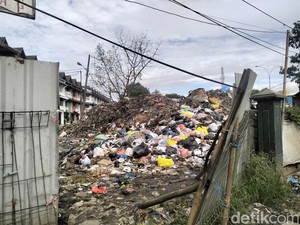 Biang Kerok Munculnya Gurun Sampah di Pasar Caringin