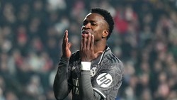 Vinicius Disindir Lewat Patung Tinja Emas di Valencia