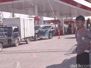 Pengendara di Pekanbaru Ngeluh, Sulit Dapat Solar-Antre Panjang Tak Dapat