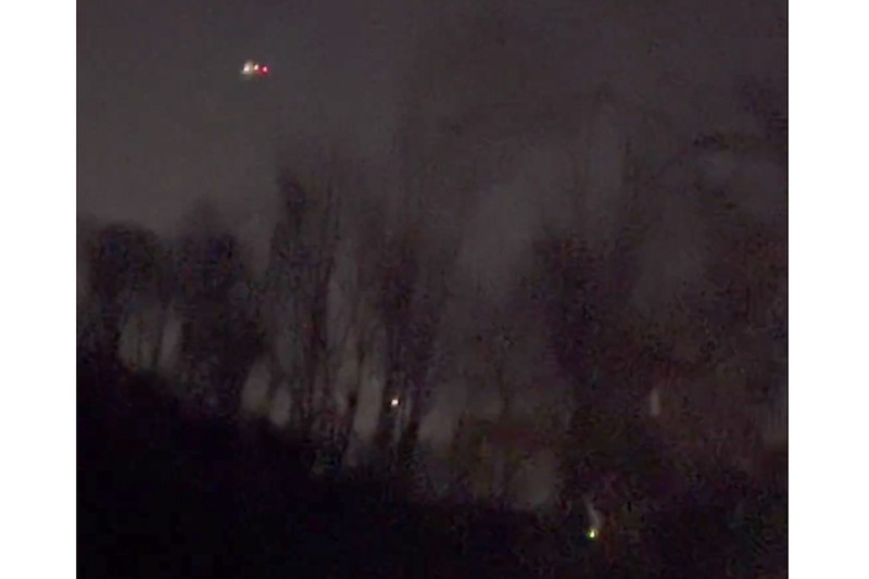 Foto yang disediakan oleh Trisha Bushey ini menunjukkan langit malam dan titik-titik cahaya di dekat Lebanon Township, N.J., pada Kamis, 5 Desember 2024. Foto yang disediakan oleh Trisha Bushey ini menunjukkan langit malam dan titik-titik cahaya di dekat Lebanon Township, N.J., pada Kamis, 5 Desember 2024. (Trisha Bushey via AP)
