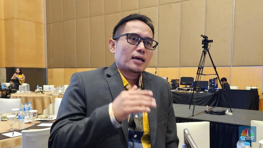 Direktur Eksekutif Center of Economic Reform (CORE) Indonesia, Mohammad Faisal, dalam acara Outlook Sektor Industri Kimia, Farmasi dan Tekstil Tahun 2025 oleh Kementerian Perindustrian (Kemenperin) di Yogyakarta, Selasa (17/12/2024). (CNBC Indonesia/Thea Fathanah Arbar)