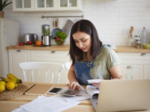 4 Tips Hidup Hemat agar Keuangan Nggak Seret Saat Pertengahan Bulan