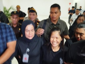 Tebar Senyum, Mary Jane Tiba di Bandara Soekarno-Hatta