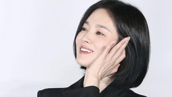 Song Hye Kyo Cuek Baca Komentar Baca Netizen, Tapi...