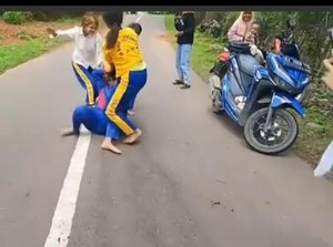 Viral Siswi MTs Dikeroyok Pelajar SMP di Bima NTB