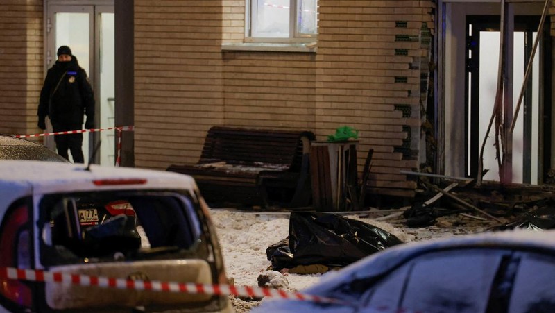A view shows a scene of an explosion in which, according to Russia's investigative committee, Russian general Igor Kirillov, in charge of nuclear protection forces, and his assistant were killed, in Moscow, Russia December 17, 2024.  REUTERS/Maxim Shemetov