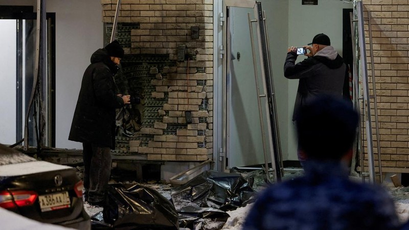 A view shows a scene of an explosion in which, according to Russia's investigative committee, Russian general Igor Kirillov, in charge of nuclear protection forces, and his assistant were killed, in Moscow, Russia December 17, 2024.  REUTERS/Maxim Shemetov