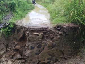 Akses Penghubung Dua Desa di Cirebon Lumpuh gegara Banjir