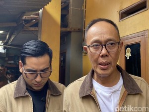 Ayep Zaki-Bobby Takziah ke Rumah Siswi yang Tewas di Kolam Renang