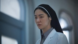Foto-foto Jeon Yeo Been Jadi Suster Bestie Song Hye Kyo
