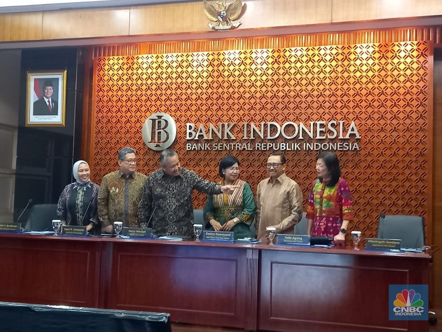 Dewan Gubernur Bank Indonesia dalam Pengumuman Hasil Rapat Dewan Gubernur Bulanan Bulan Desember 2024.