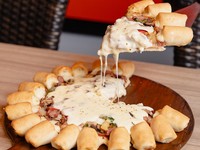Yang Dinanti Tiba, Pizza Hut Kembali Hadirkan Cheese Overflow