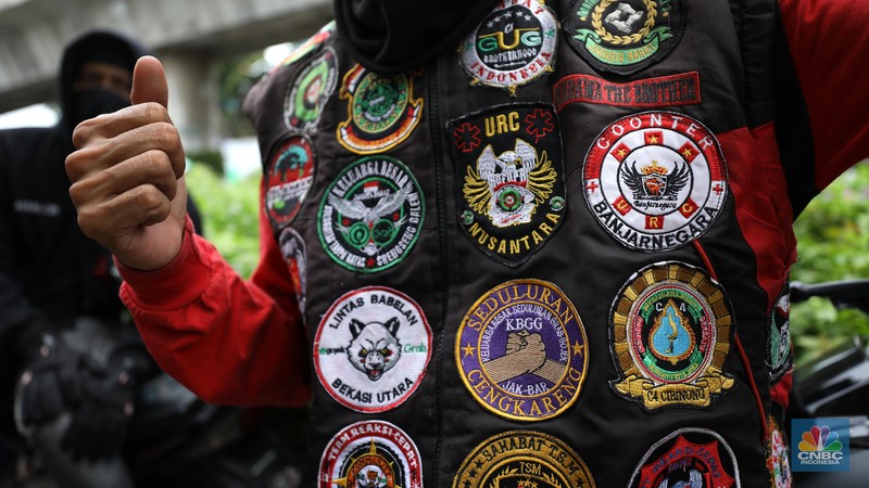 Driver ojek online (ojol) melakukan aksi demonstrasi di kantor pusat Gojek, Jakarta, pada Rabu (18/12/2024). (CNBC Indonesia/Tri Susilo)
