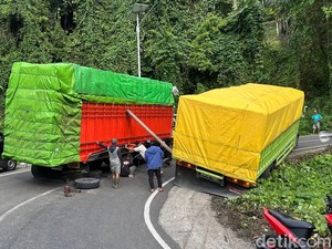 Jalan Sumpang Labbu Bone Macet Sore Ini gegara 2 Truk Mogok