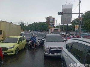 Jalan Perintis Makassar Sudah 8 Jam Macet, Pengemudi Diimbau Cari Jalur Lain