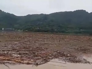Viral Penampakan Waduk Gajah Mungkur Seperti Lautan Sampah Raksasa