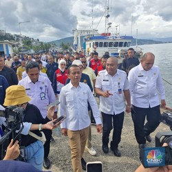 Jelang Nataru, Bahlil Pantau Penyaluran BBM untuk Nelayan Ambon