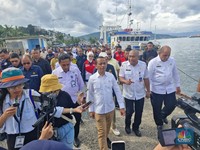 Jelang Nataru, Bahlil Pantau Penyaluran BBM untuk Nelayan Ambon