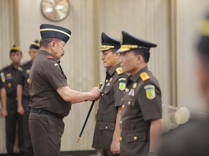 Jaksa Agung Lantik Rudi Margono Jadi Jamwas, Leonard Eben Ezer Kabadiklat