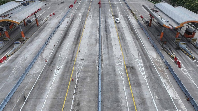 Penampakan Gerbang Tol Palimanan resmi dibongkar. (Astra Tol Cipali)
