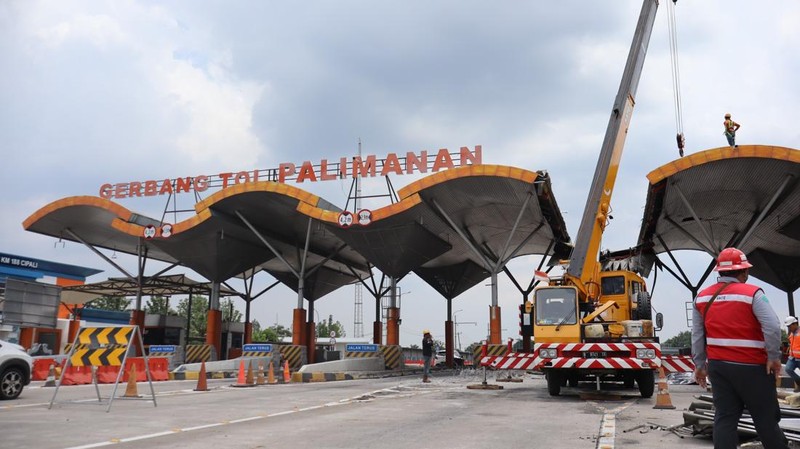 Penampakan Gerbang Tol Palimanan resmi dibongkar. (Astra Tol Cipali)