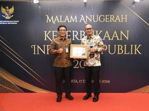 Kemenkum Raih Peringkat 3 Anugerah Keterbukaan Informasi Publik 2024