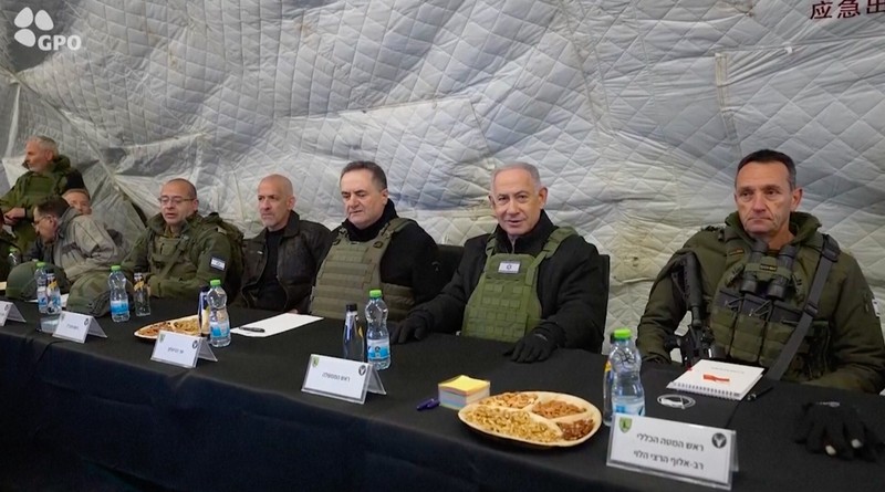 Perdana Menteri Benjamin Netanyahu menyatakan pada Selasa (17/12/2024) bahwa pasukan Israel akan tetap berada di zona penyangga perbatasan Suriah, terutama di puncak Gunung Hermon, 
