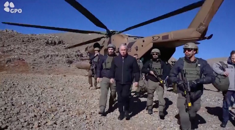 Perdana Menteri Benjamin Netanyahu menyatakan pada Selasa (17/12/2024) bahwa pasukan Israel akan tetap berada di zona penyangga perbatasan Suriah, terutama di puncak Gunung Hermon, Perdana Menteri Benjamin Netanyahu menyatakan pada Selasa (17/12/2024) bahwa pasukan Israel akan tetap berada di zona penyangga perbatasan Suriah, terutama di puncak Gunung Hermon,